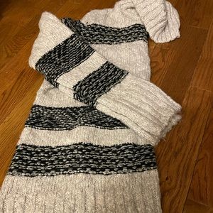 Universal Thread Turtleneck Sweater-Medium